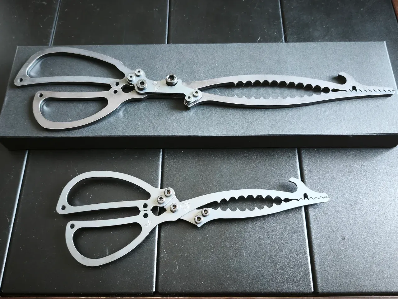 hi-zukami(上)とmini hi-zukami(下)の大きさ比較