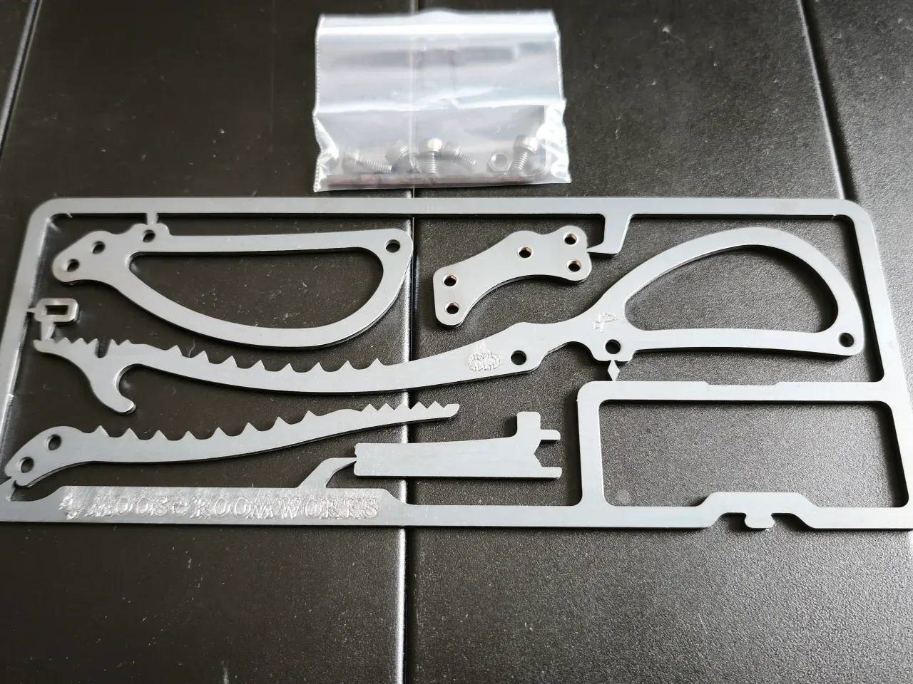 袋から出したmini hi-zukamiのパーツシート