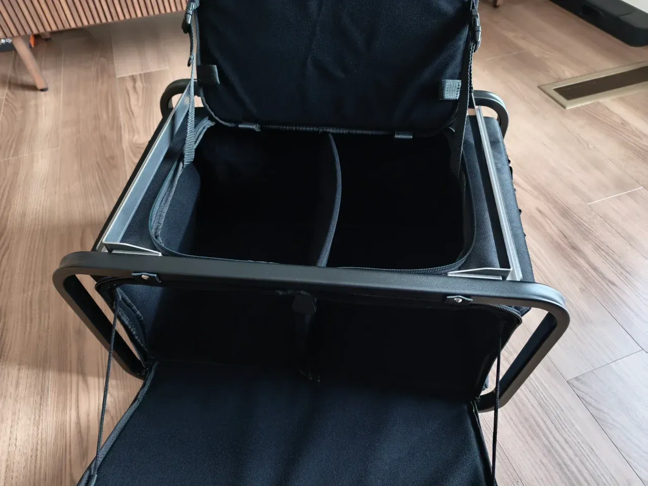 上面と正面の両方を開けたところ