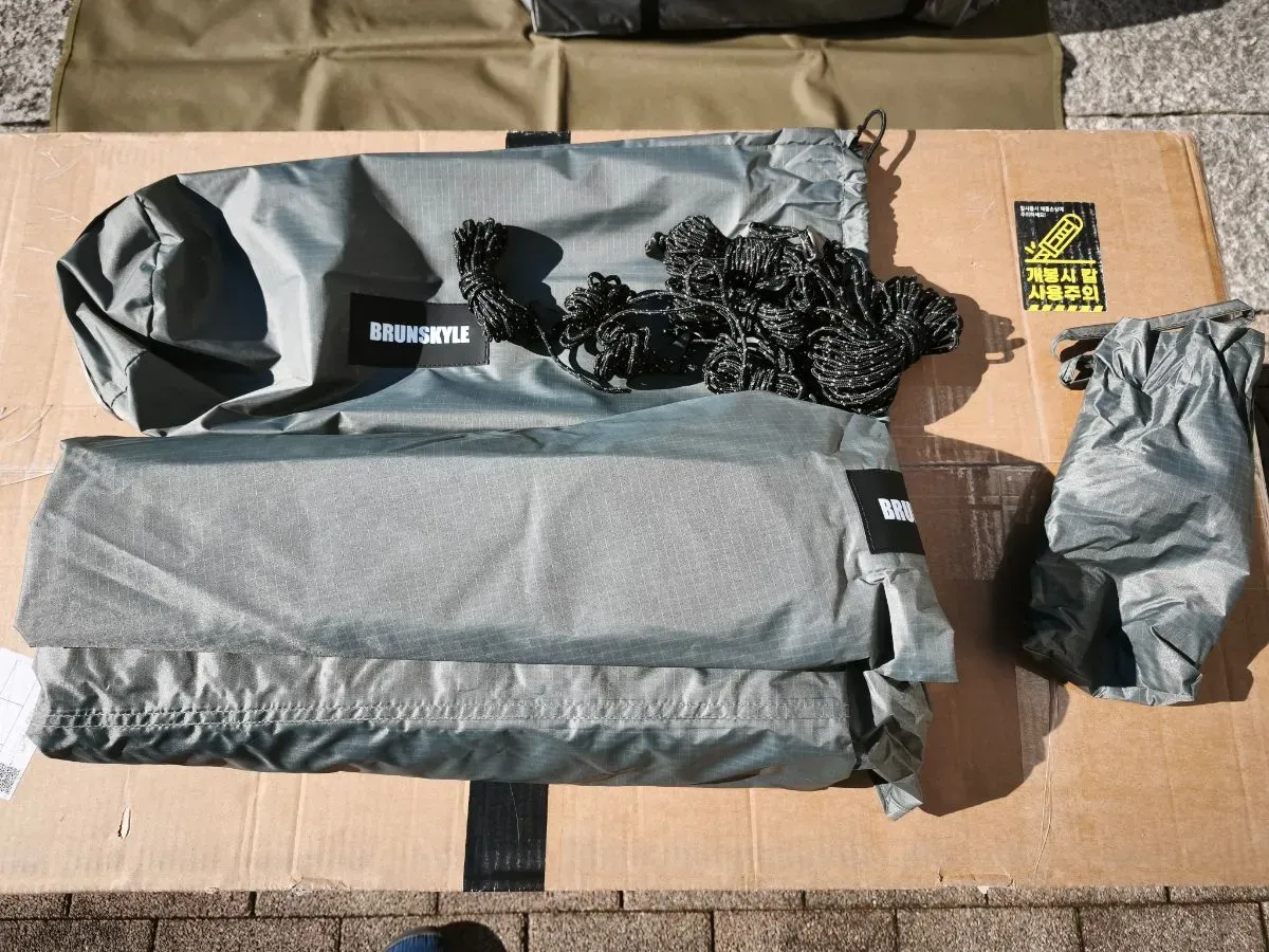 オプションバッグの中身。ロープ・ペグなどの付属品一覧