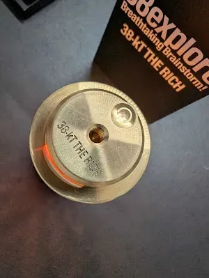 真鍮パーツの底面