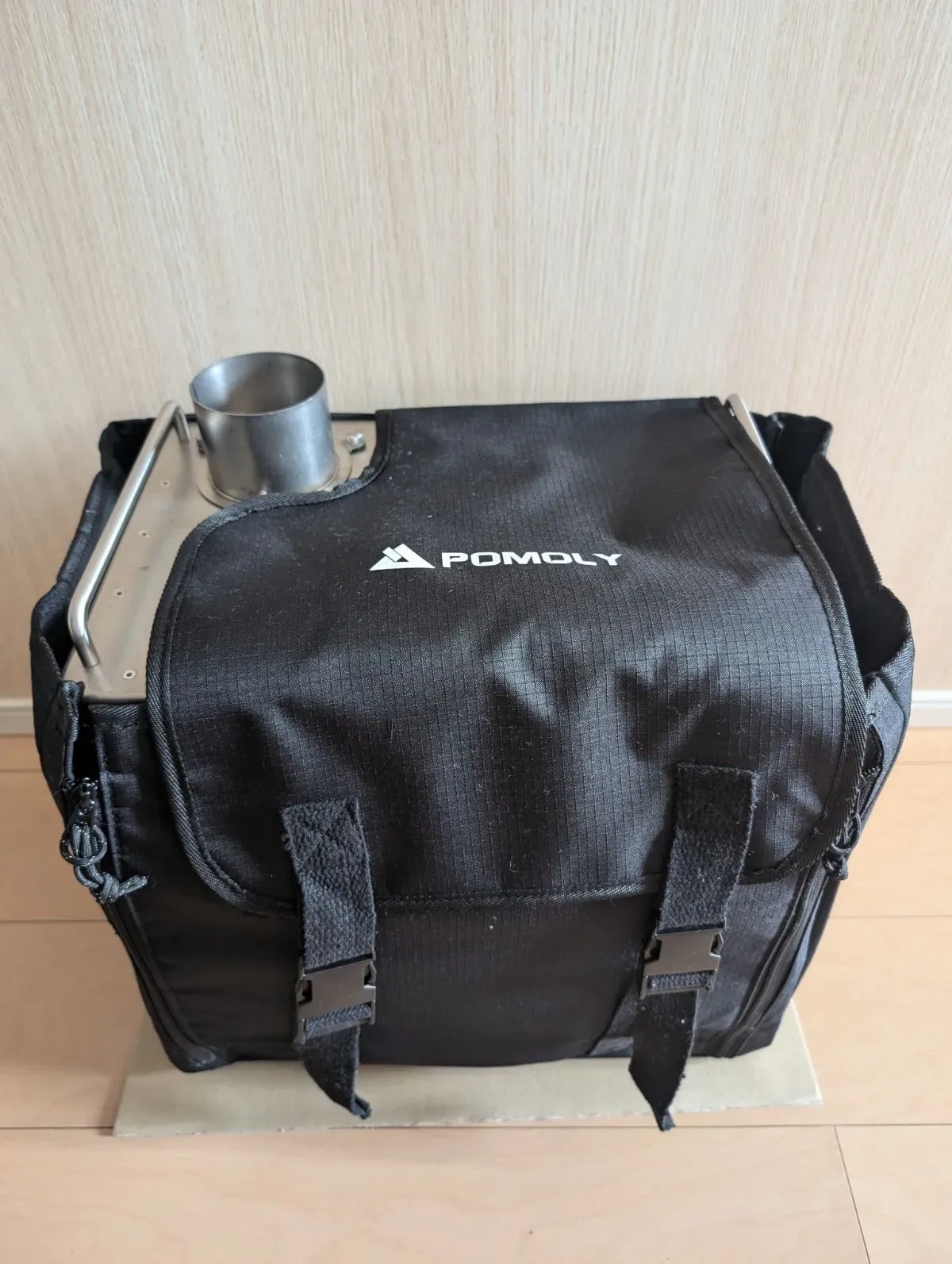 収納袋と煙突の露出部分