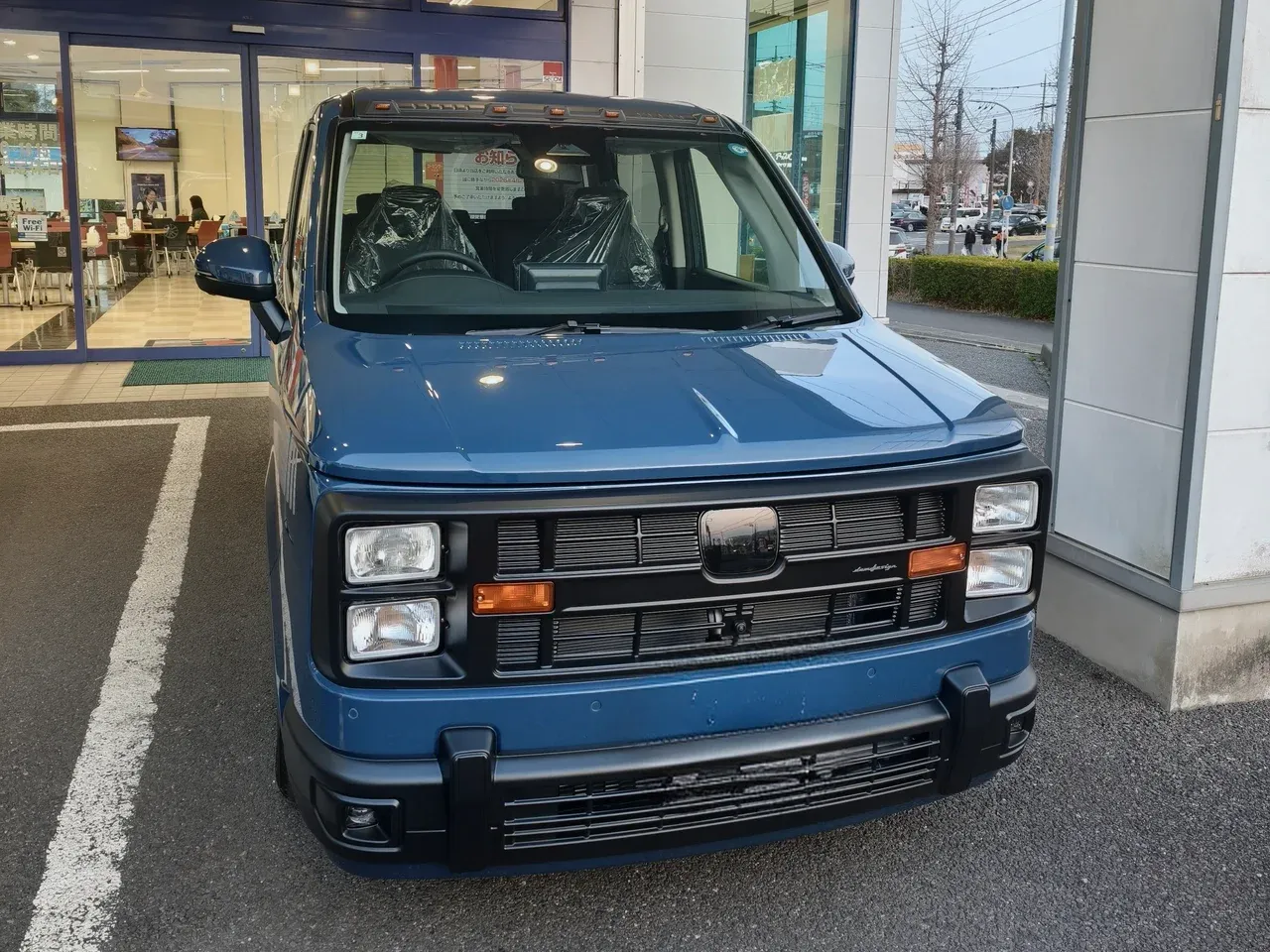 ディーラーでの納車直後、フロントビュー