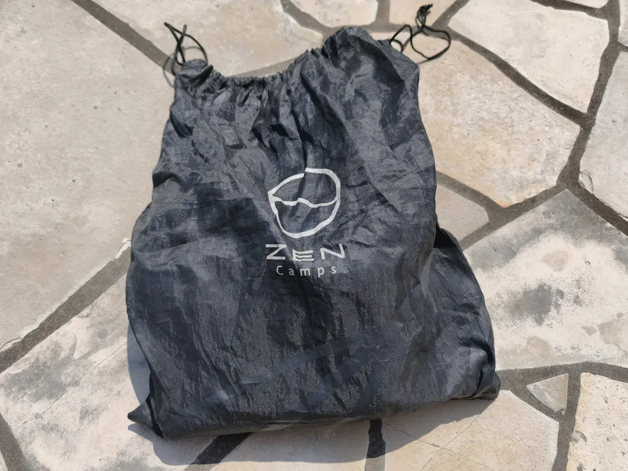 ZEN camps焚き火シートの収納袋。コンパクトにたたまれている