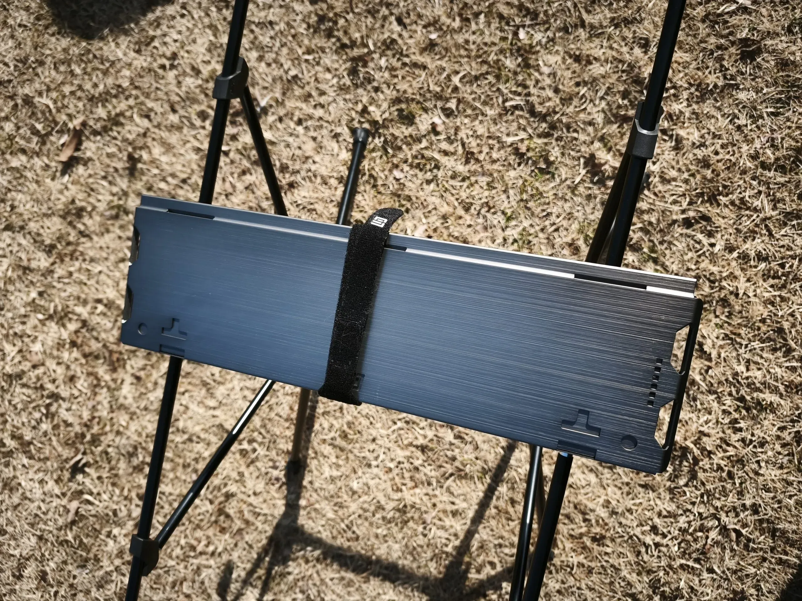 FIXTACK天板をフレームに取り付けた状態