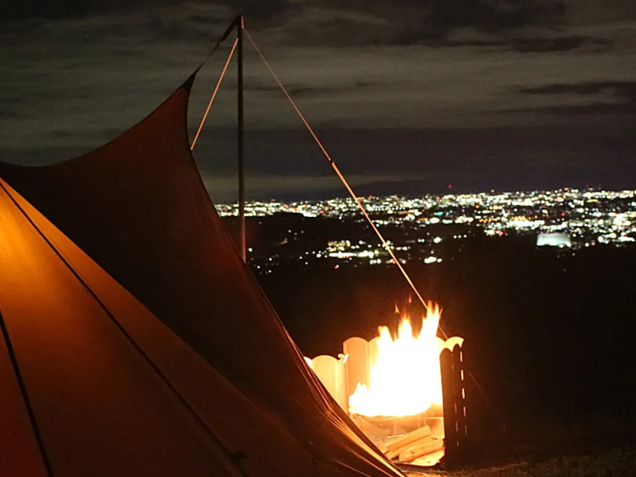 くりの木キャンプ場 焚き火と夜景
