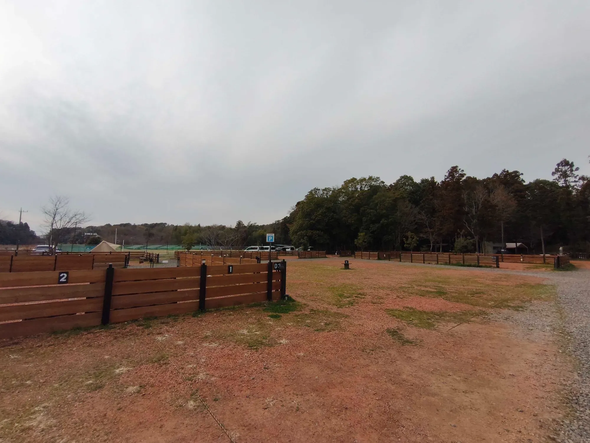 サイト全景 ドッグフリーサイトの柵と広場