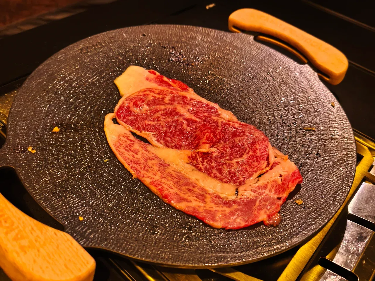 鉄板で焼く黒毛和牛