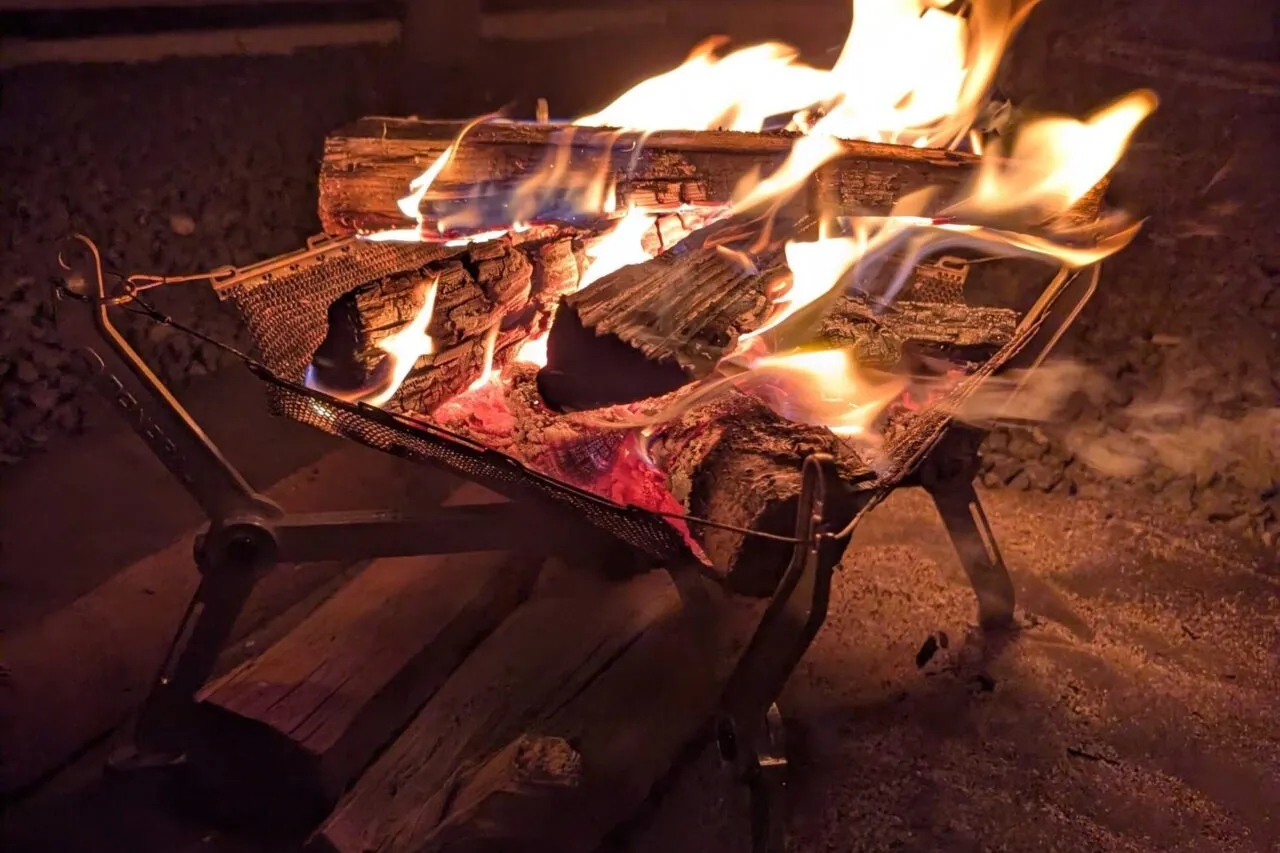 【レビュー】MONORAL ワイヤフレームソリッド｜ペグケース1つに焚き火を詰め込めるようになった話